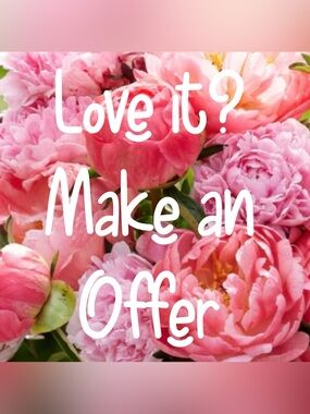 ♡ Hi there!!! Thanks for stopping by… offers always welcome! Happy Poshing!!! ♡